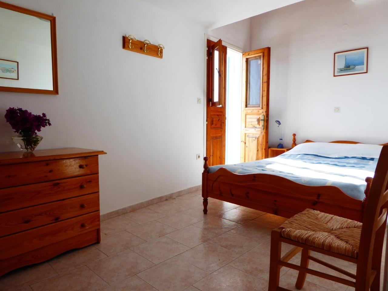 Villa Yorgos Chalki Town Exteriör bild