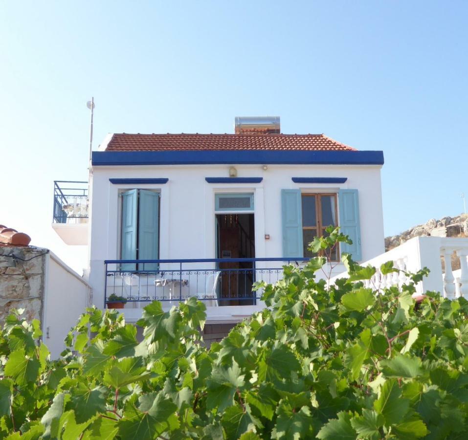 Villa Yorgos Chalki Town Exteriör bild